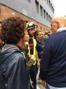 Els bombers protegint el Guinardó del foc feixista