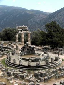 Delphi_tholos_cazzul