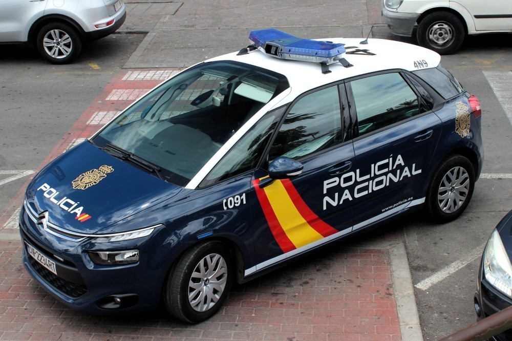 Policia_Nacional_Citroën_C4_(27322727945)