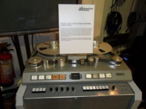 Studer_J37_4-track_tape_recorder_(1964-1972),_Abbey_Road_Studios