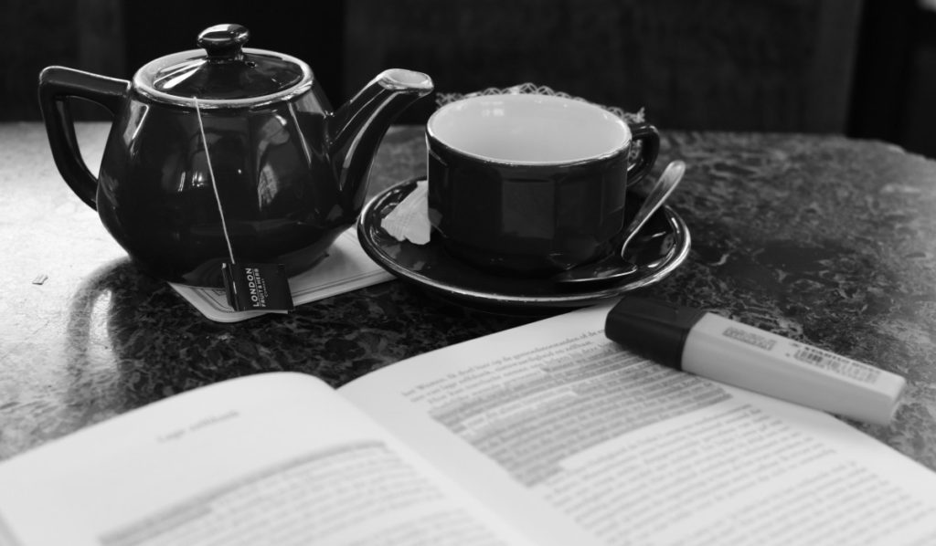 free_time_book_tea_relaxation_read_study_black_and_white-11905600